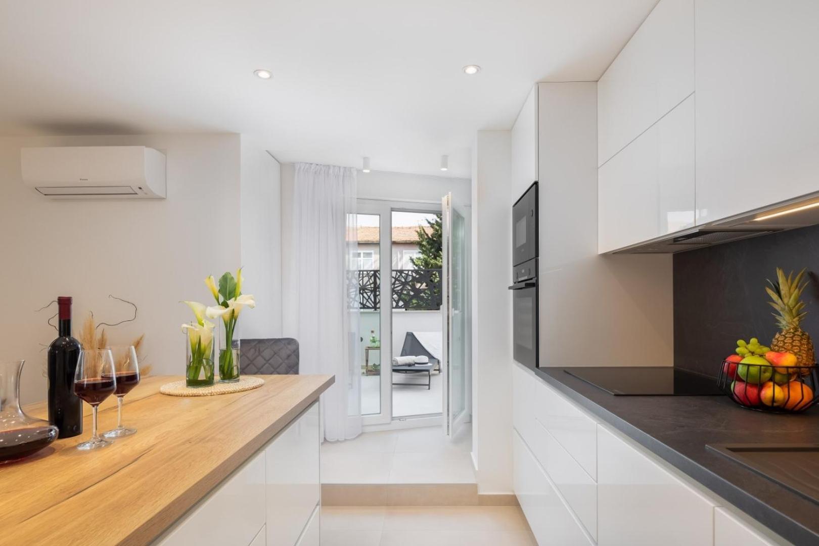 Luxury Apartment Silvery In Split Center With Jacuzzi, Sauna And Parking Экстерьер фото
